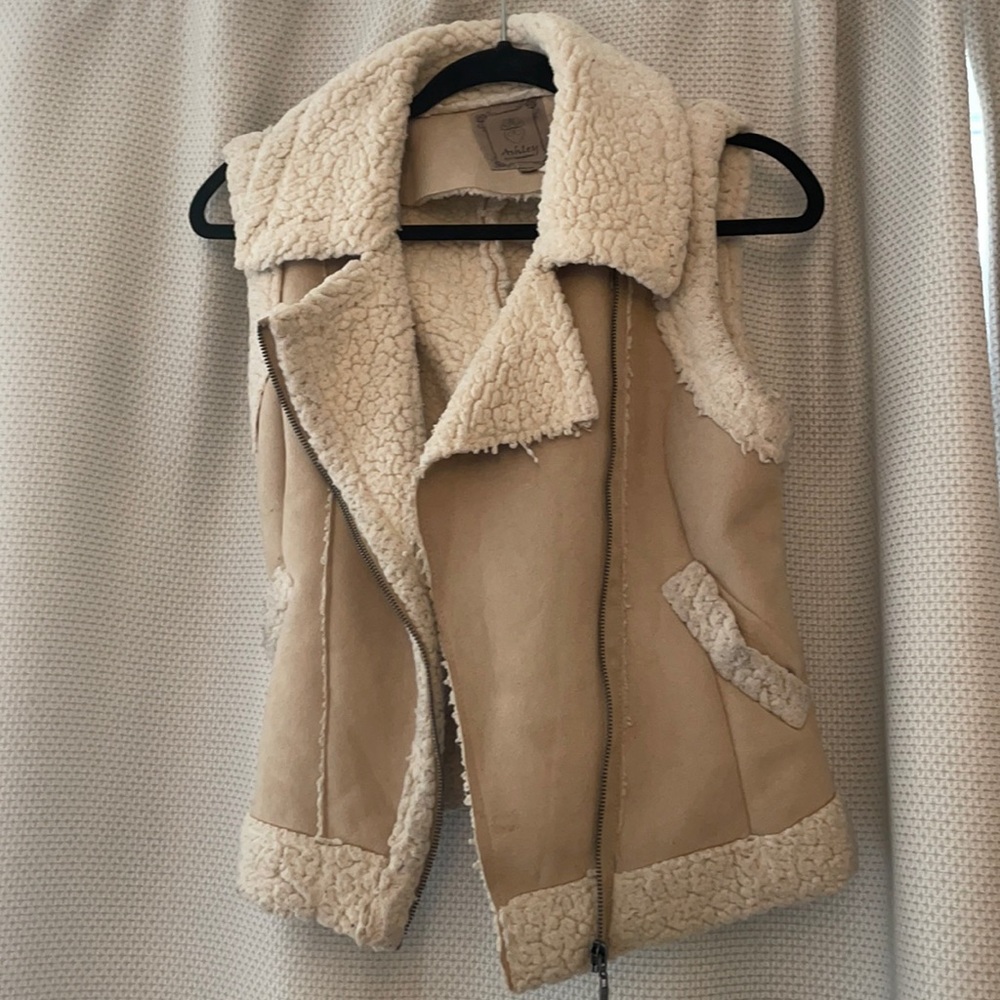 Medium beige vest